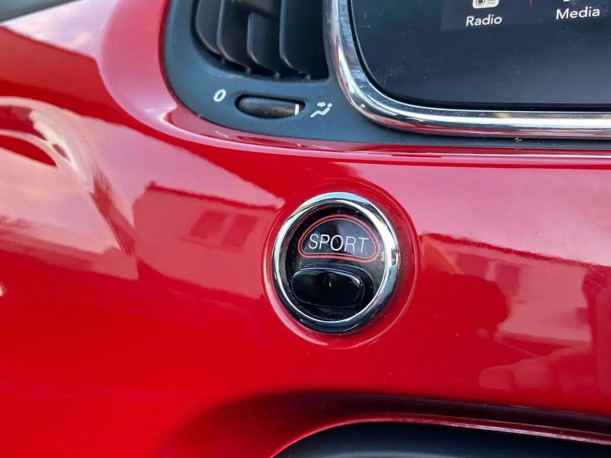 2016-fiat-500c-09-lounge-105bhp-big-76