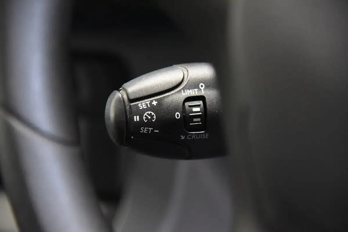 2020-vauxhall-vivaro-15td-2900-l2h1-dynamic-big-23