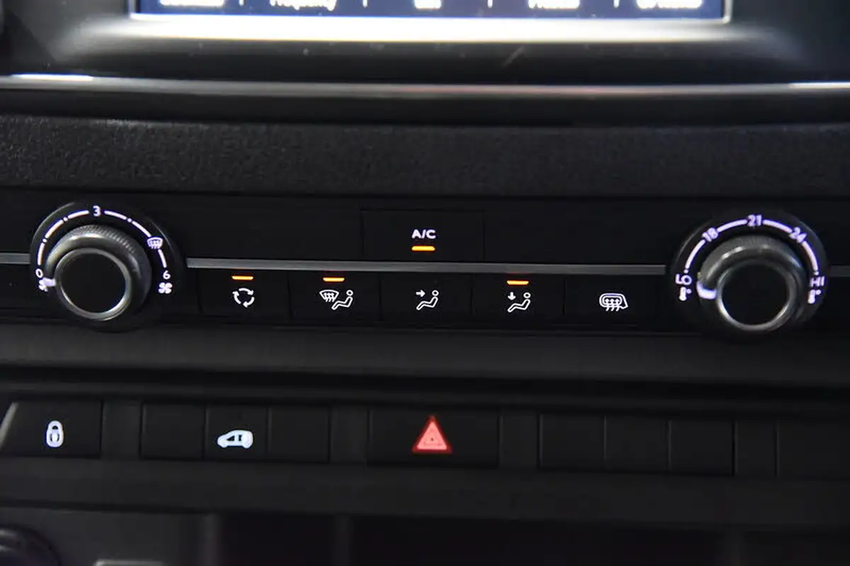 2020-vauxhall-vivaro-15td-2900-l2h1-dynamic-big-27