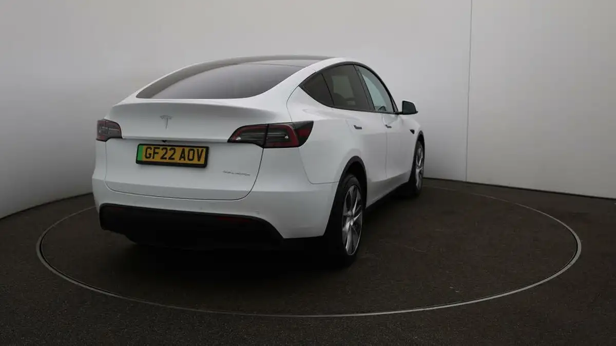 2022-tesla-model-y-e-long-range-big-6