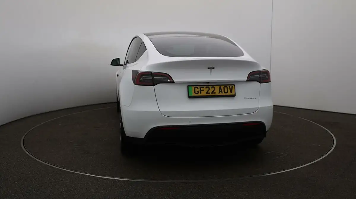 2022-tesla-model-y-e-long-range-big-54