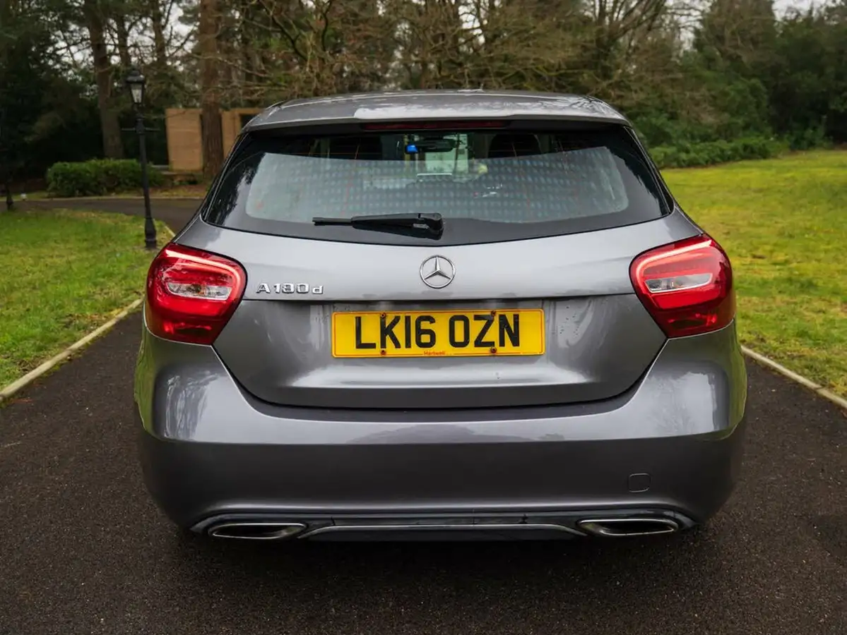 2016-mercedes-benz-a-class-15d-a180d-sport-ss-big-16