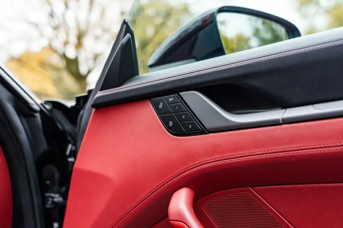2021-porsche-911-30-carrera-4s-coupe-big-43