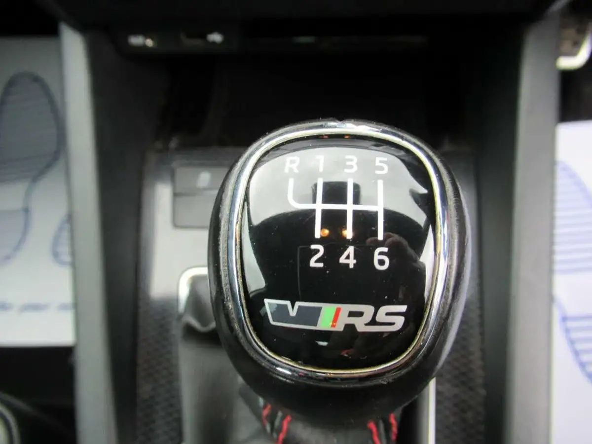 2016-skoda-octavia-20tdi-vrs-estate-big-31