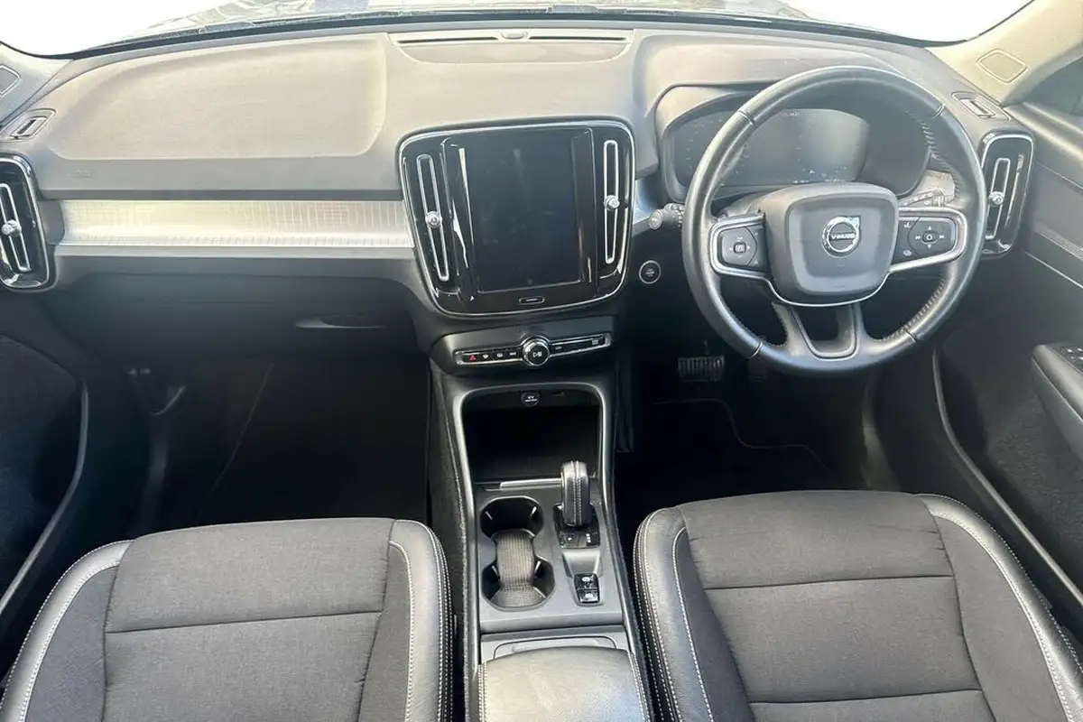2018-volvo-xc40-20td-d3-momentum-pro-awd-geartronic-big-5