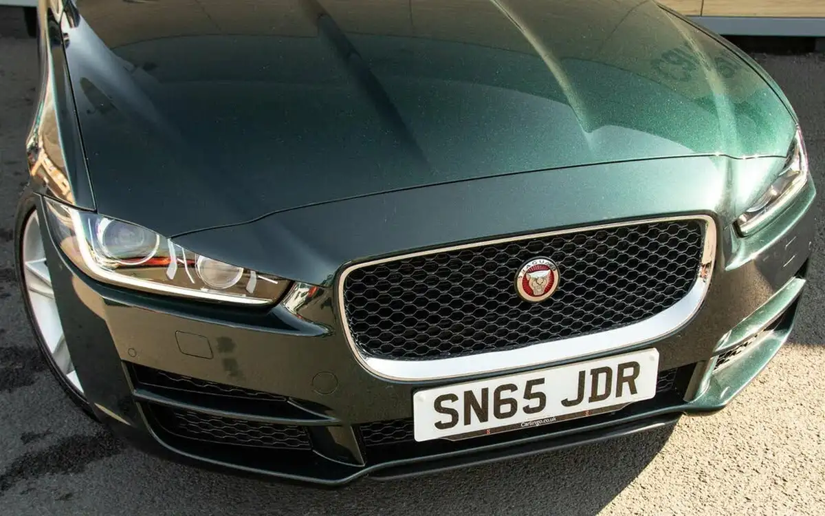 2016-jaguar-xe-20td-portfolio-180ps-auto-big-10