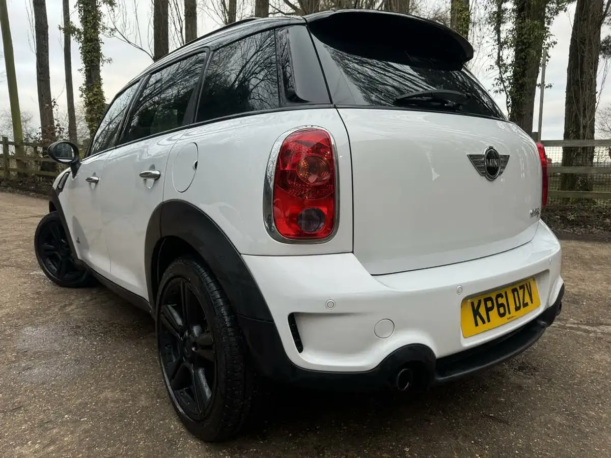 2011-mini-countryman-16-cooper-s-190bhp-all4-big-29