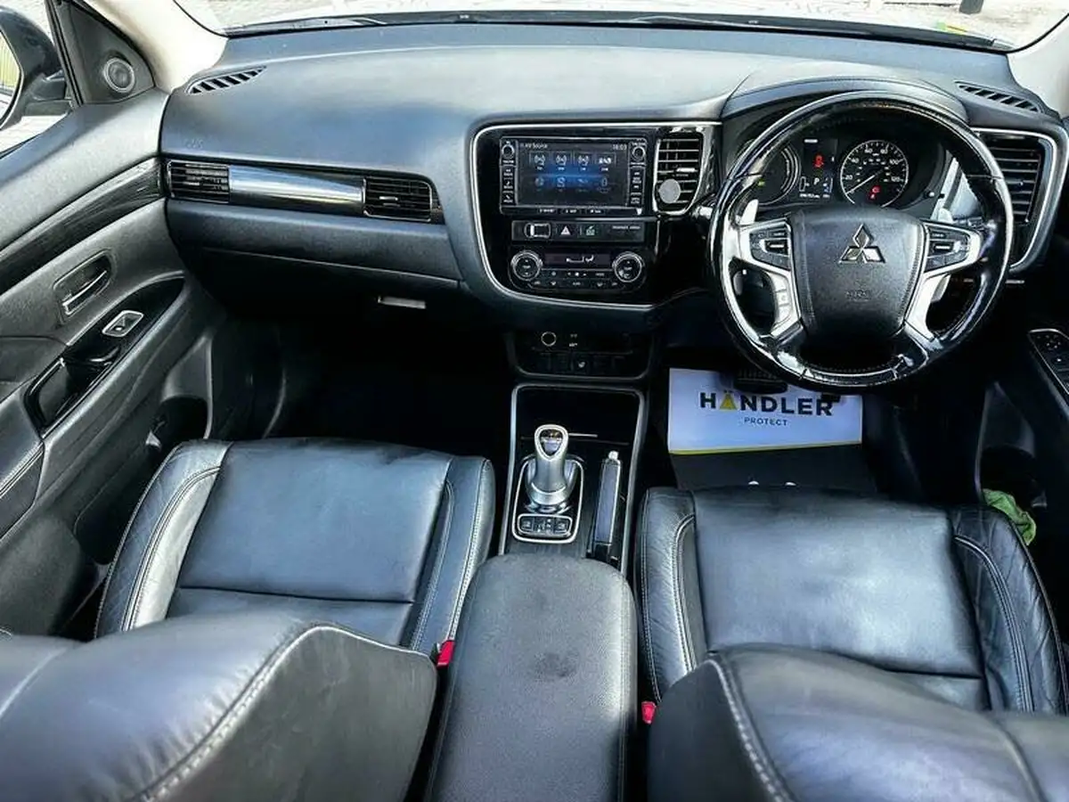 2016-mitsubishi-outlander-20-gx4h-phev-big-42