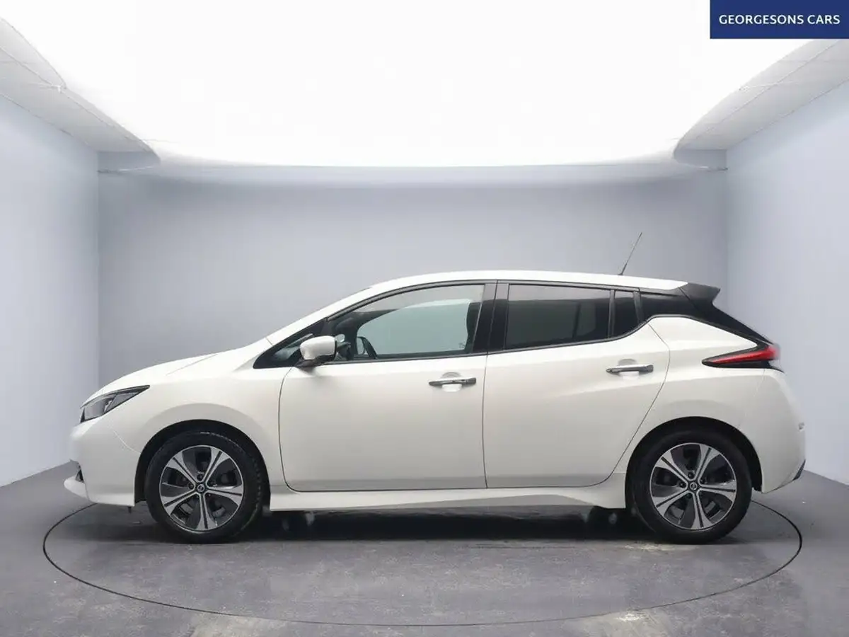 2019-nissan-leaf-e-tekna-big-2