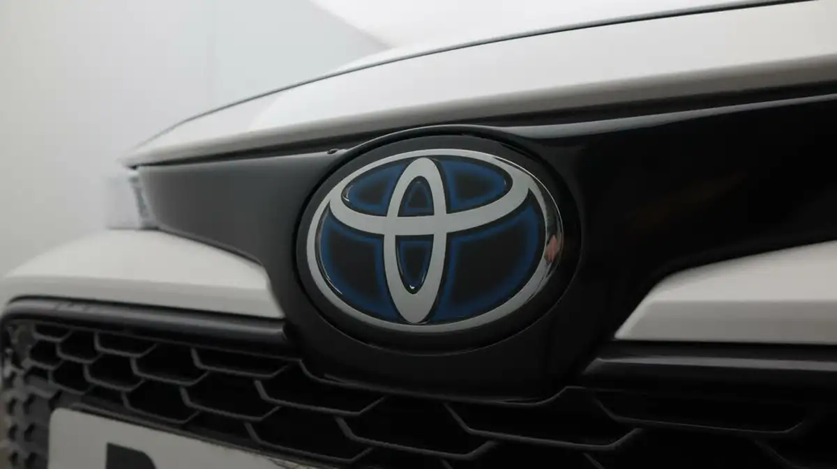 2021-toyota-corolla-18-vvt-i-icon-tech-spare-wheel-touring-sports-5d-big-20