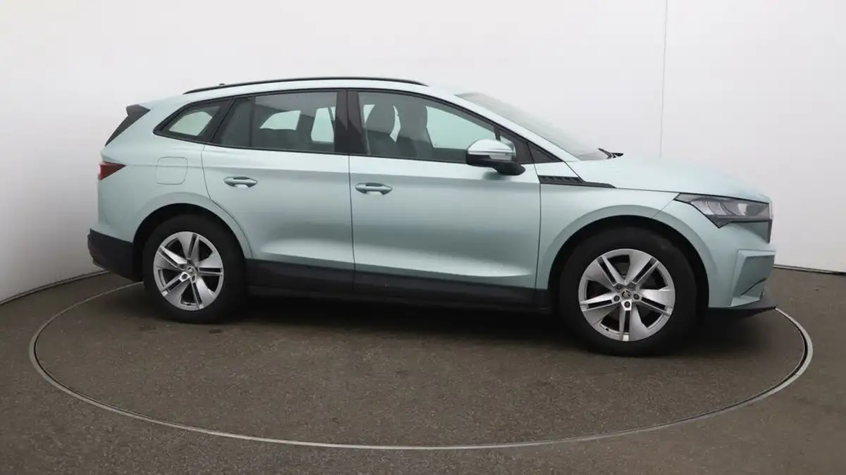 2023-skoda-enyaq-e-60-big-45