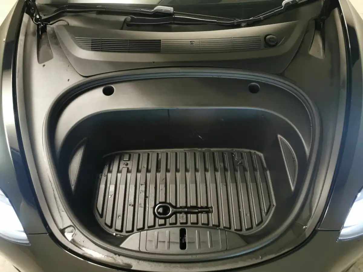 2021-tesla-model-3-e-long-range-4x4-big-32