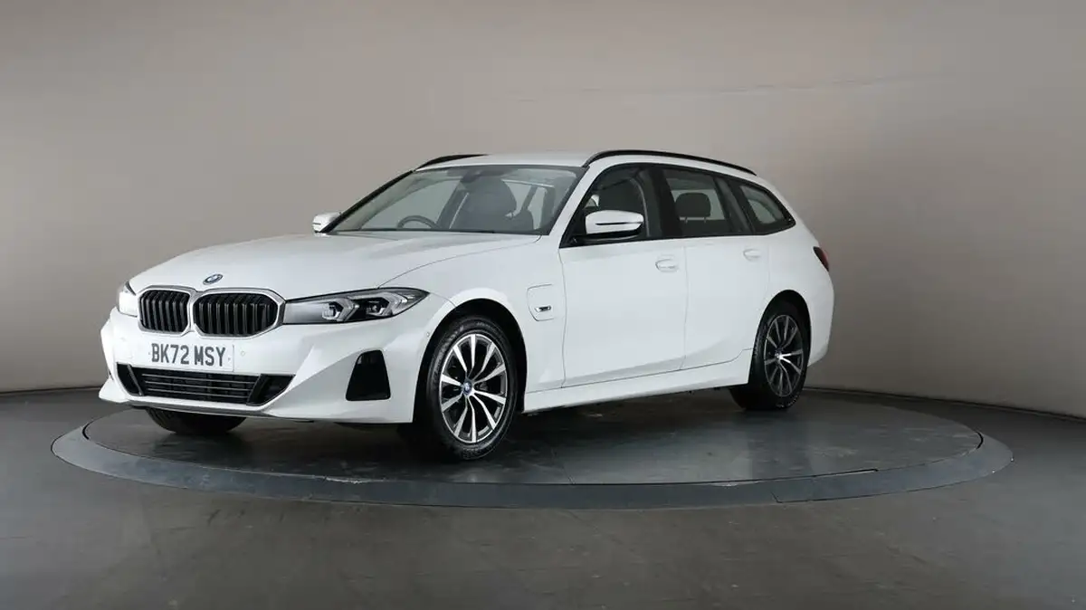 2022-bmw-3-series-20-330e-sport-touring-5d-big-39