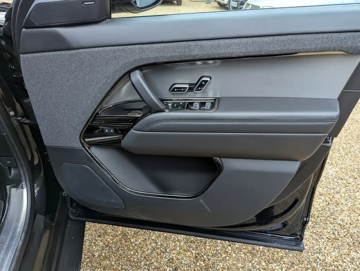 2024-land-rover-range-rover-sport-30-d300-dynamic-se-big-35