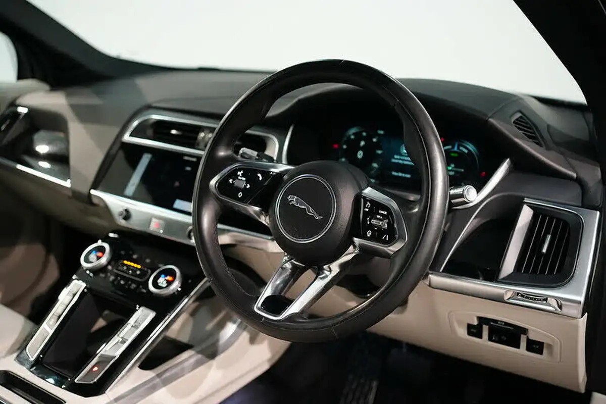 2021-jaguar-i-pace-ev400-black-big-45