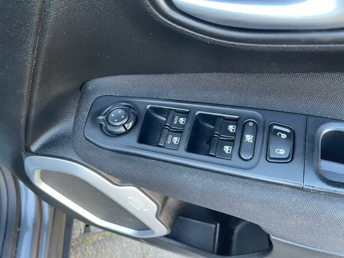 2017-jeep-renegade-14-multiair-ii-longitude-ddct-big-18