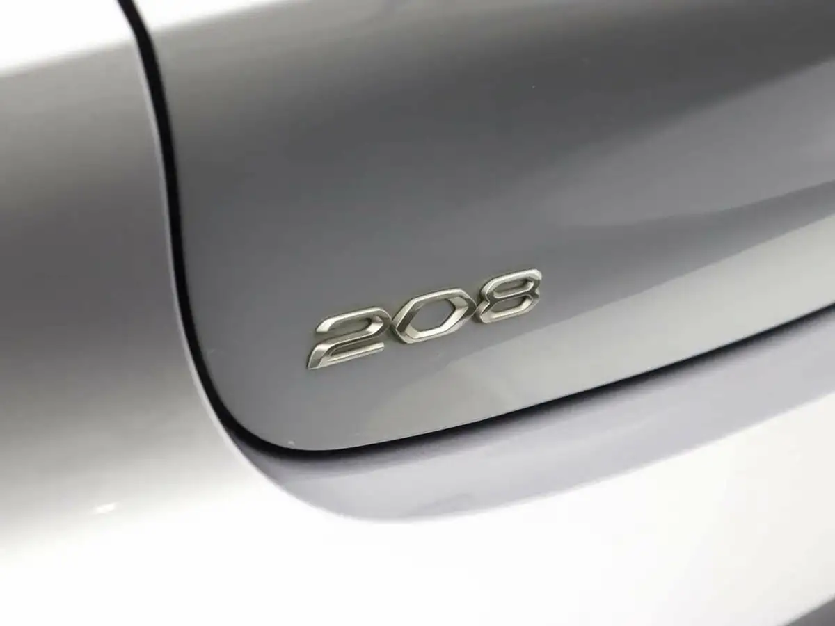2022-peugeot-208-12-puretech-allure-premium-100bhp-eat8-big-57