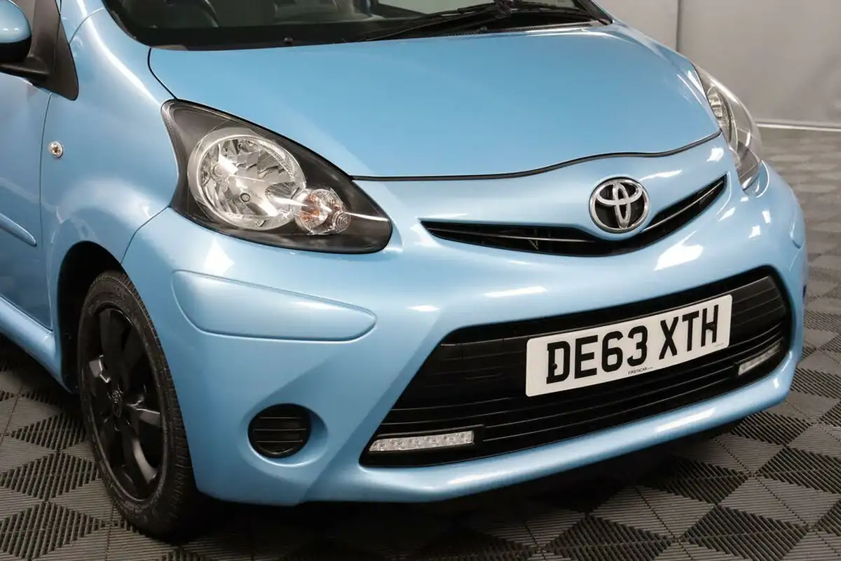 2013-toyota-aygo-10-move-style-5d-big-25