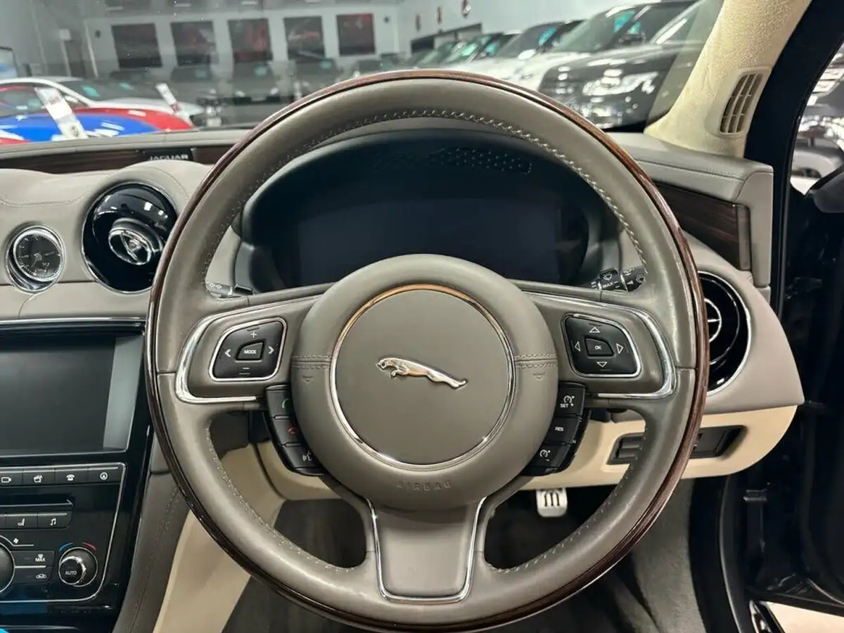 2015-jaguar-xj-series-30td-xj-portfolio-swb-auto-big-23
