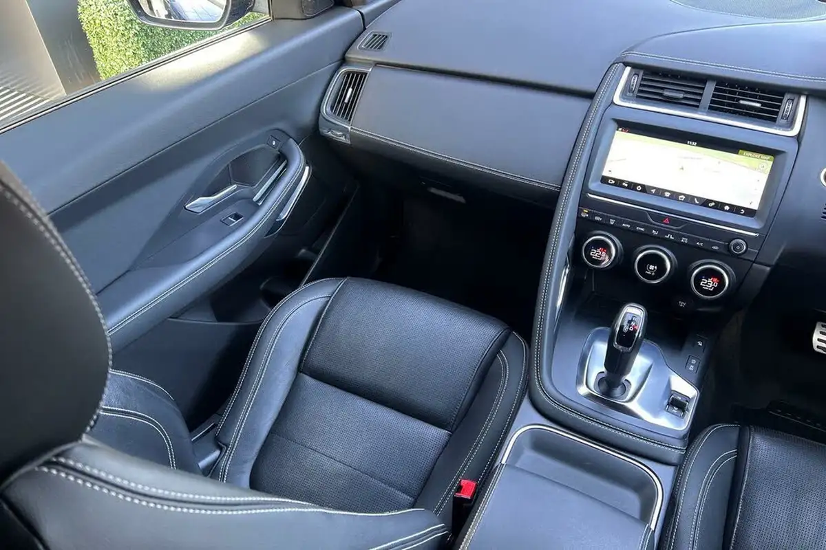 2018-jaguar-e-pace-20-i4d-r-dynamic-s-180ps-awd-auto-big-36
