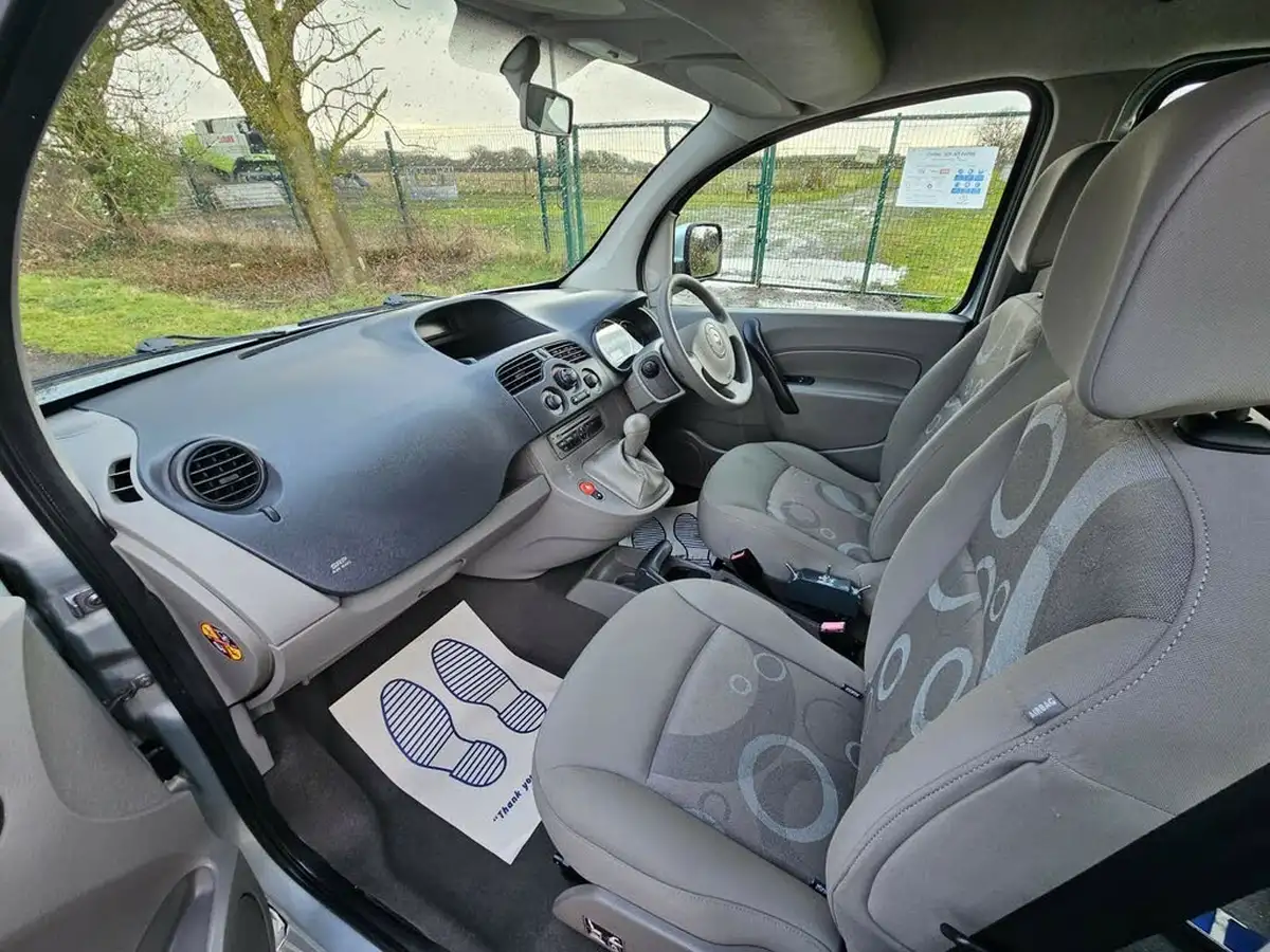 2011-renault-kangoo-16-expression-16v-105bhp-auto-big-10