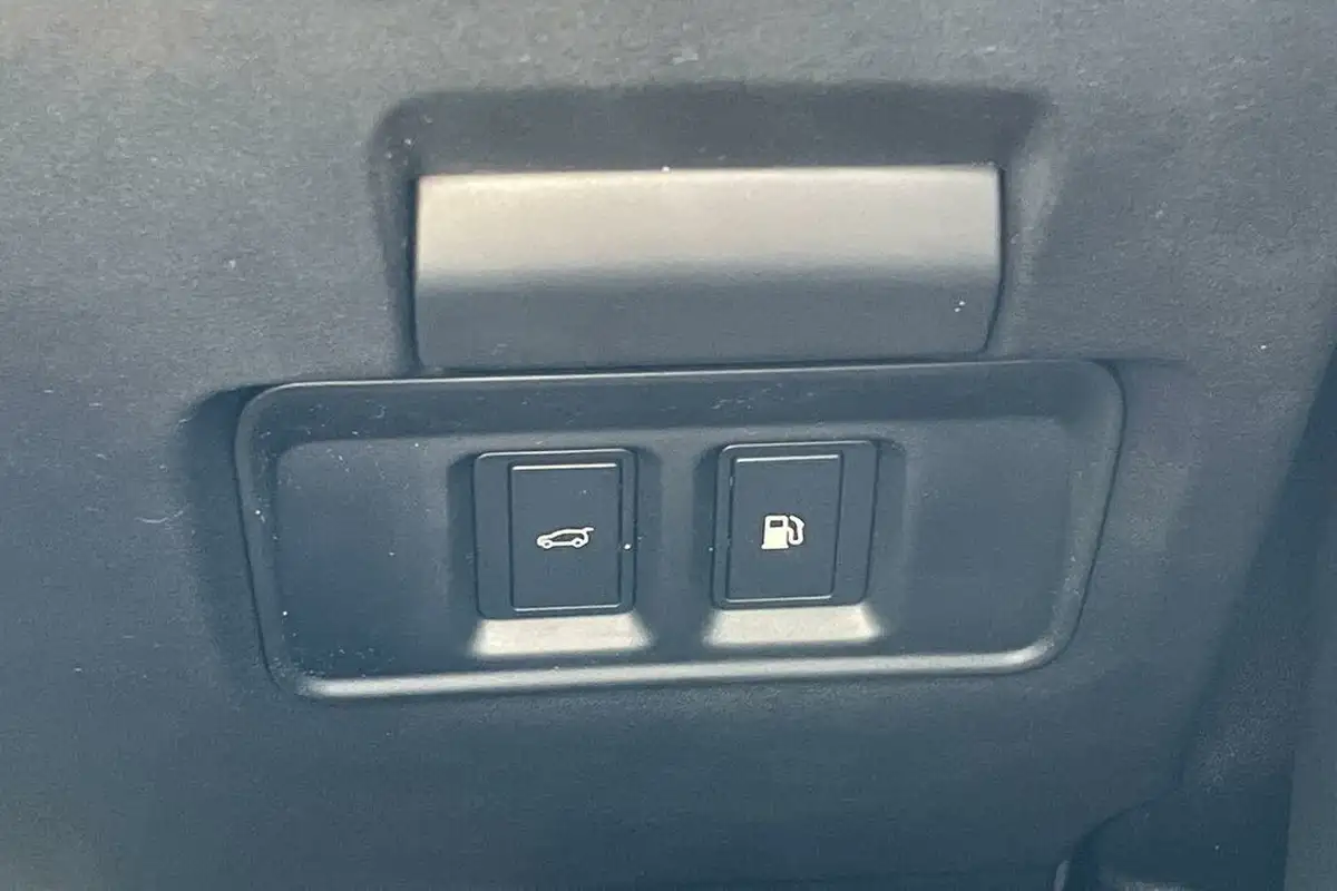 2024-land-rover-discovery-sport-15-p300e-dynamic-se-big-37