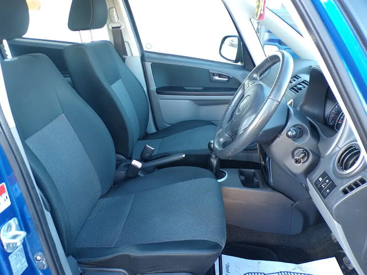 2008-suzuki-sx4-16-glx-4grip-big-8