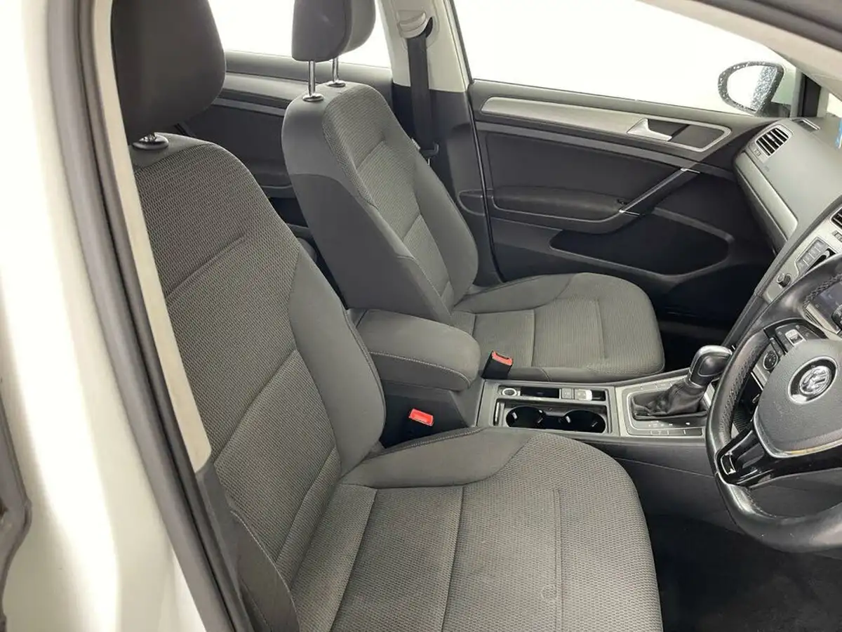 2014-volkswagen-golf-16tdi-match-5d-dsg-big-8