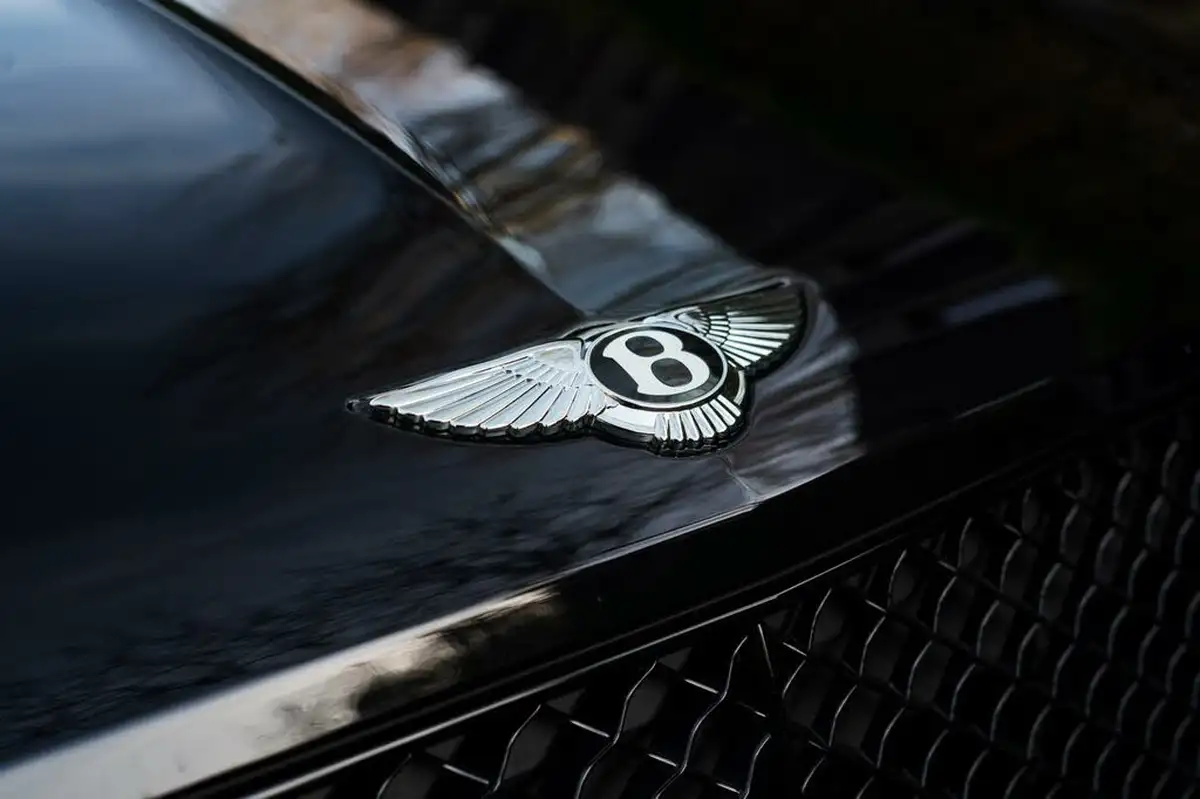 2022-bentley-bentayga-40-v8-big-5