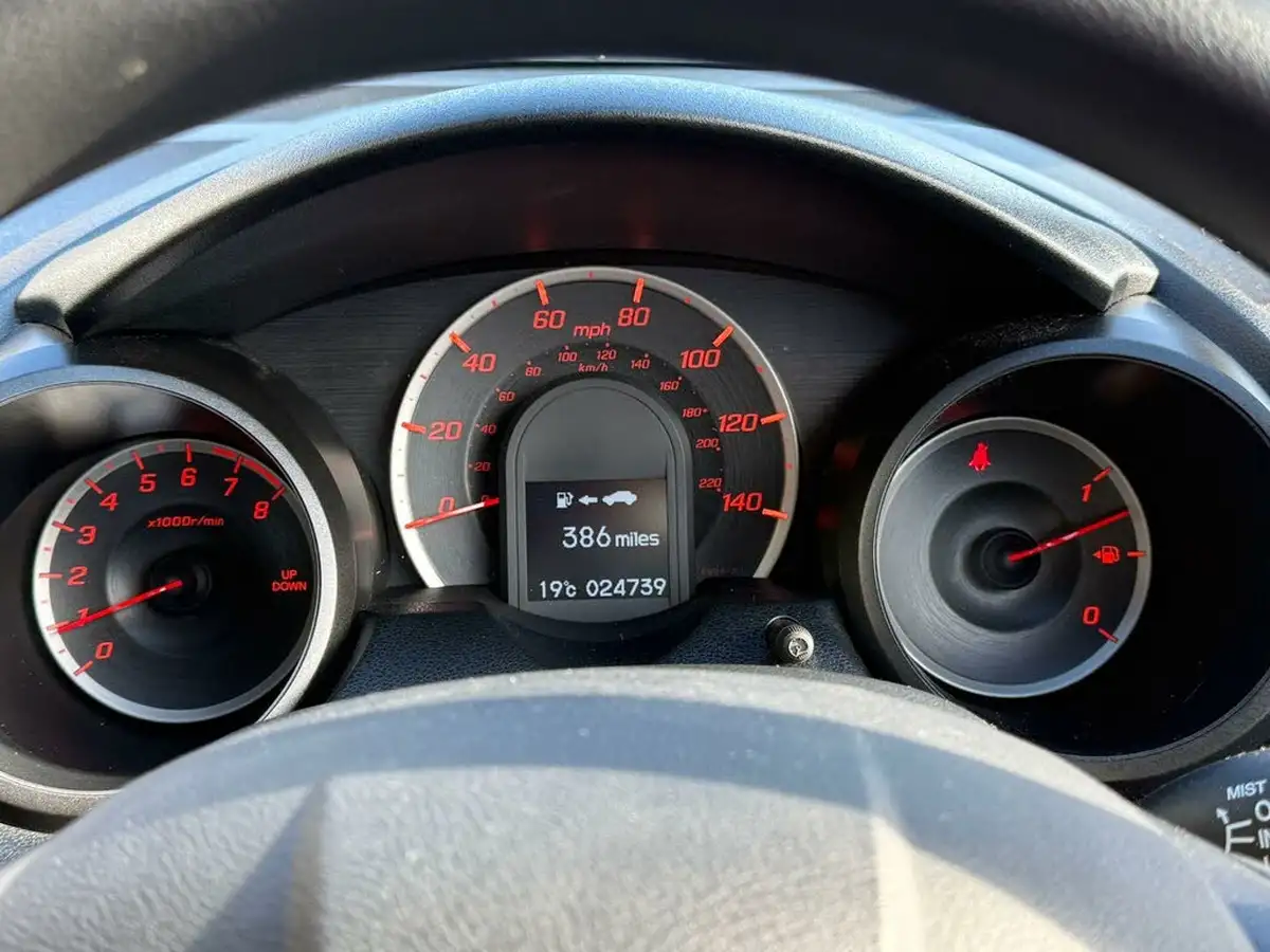 2013-honda-jazz-12-s-big-44