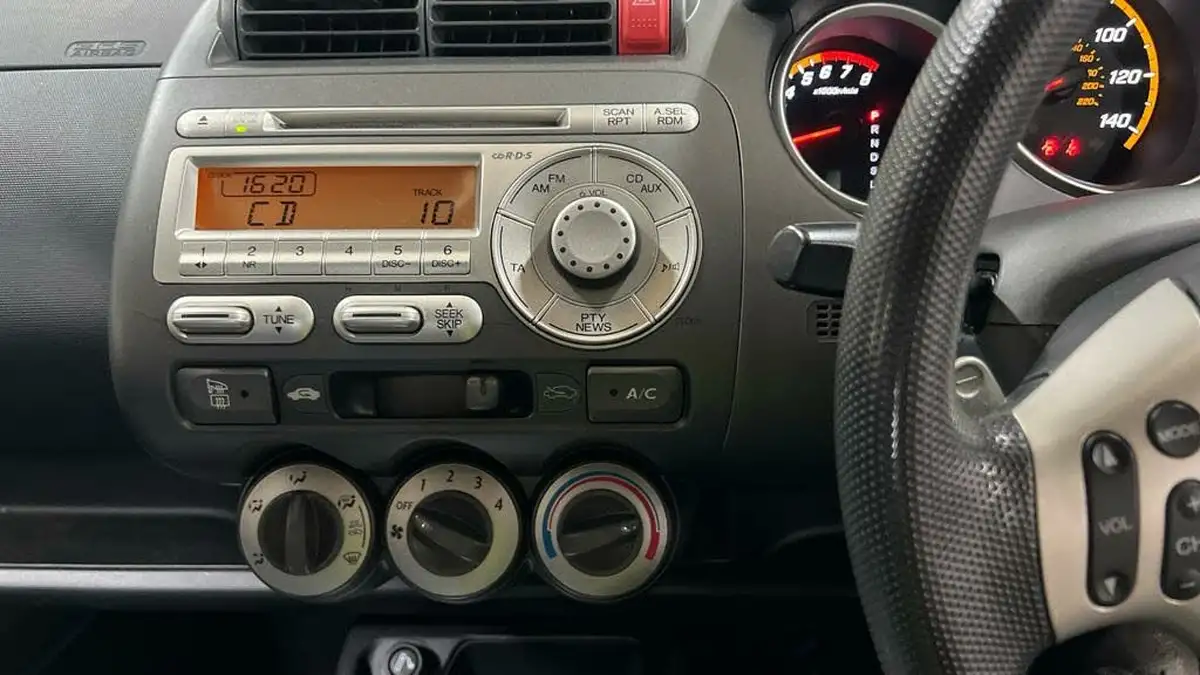 2007-honda-jazz-14-se-cvt-7-big-11