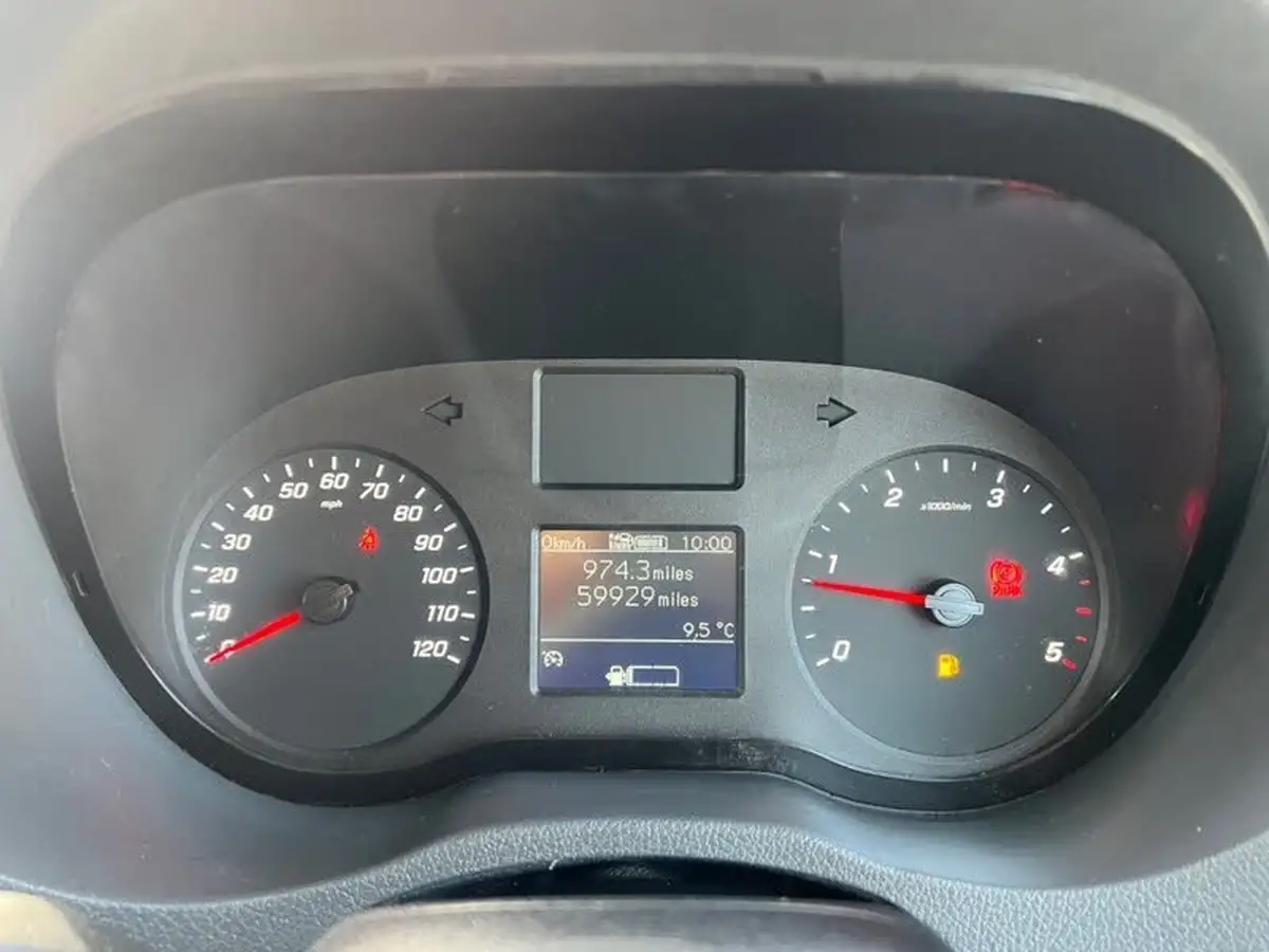 2018-mercedes-benz-sprinter-21cdi-311-l2h1-panel-van-rwd-eco-gear-360-big-47