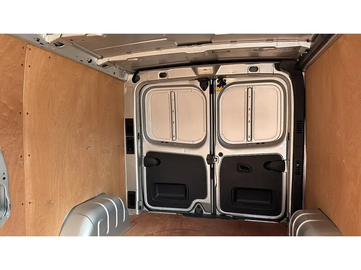 2018-renault-trafic-16dci-ll29-125-sport-nav-energy-125-e6-panel-van-big-40