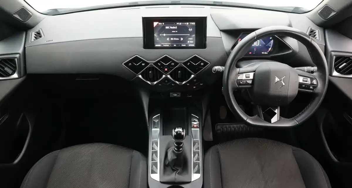 2021-ds-ds-3-crossback-12-puretech-elegance-big-13
