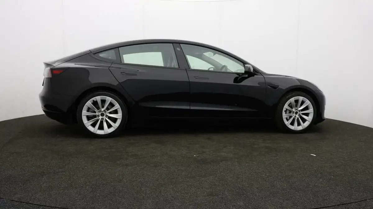 2020-tesla-model-3-e-long-range-big-36