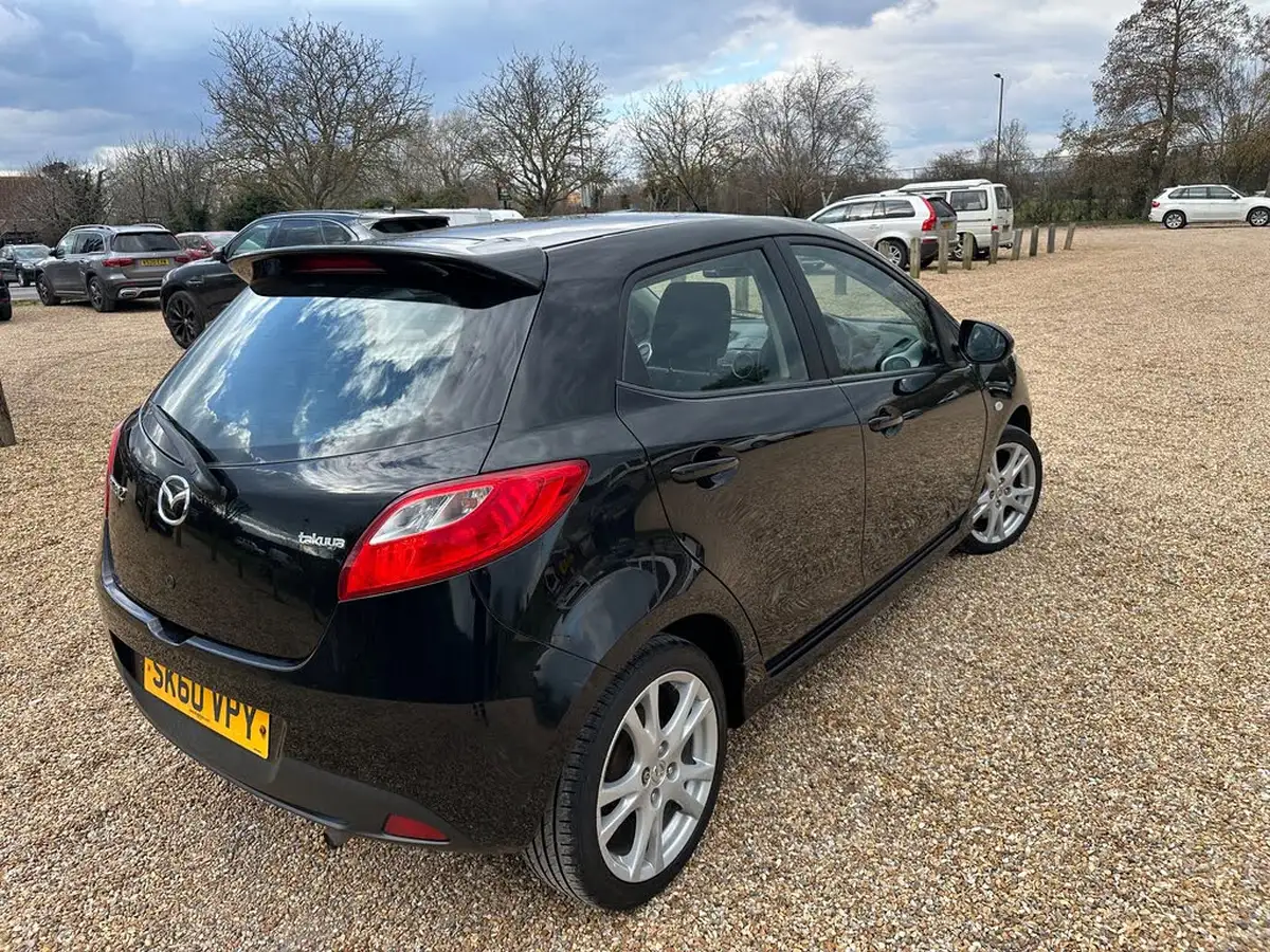 2010-mazda-mazda2-13-takuya-big-6