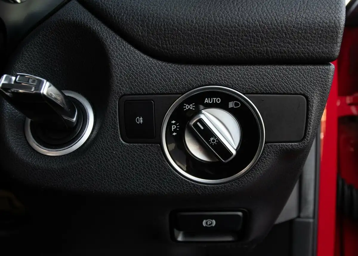 2015-mercedes-benz-gla-class-21cdi-amg-line-premium-package-136bhp-200-7g-dct-big-17