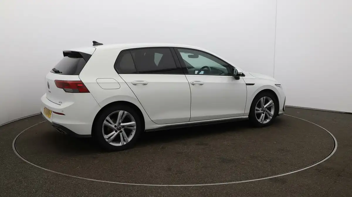 2021-volkswagen-golf-big-43