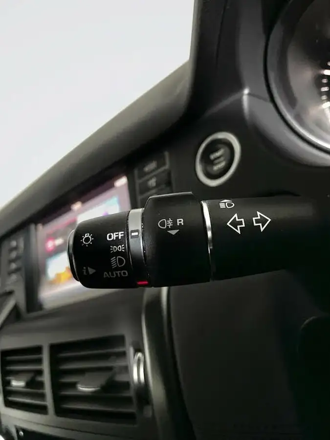 2019-land-rover-discovery-sport-20td4-landmark-big-18