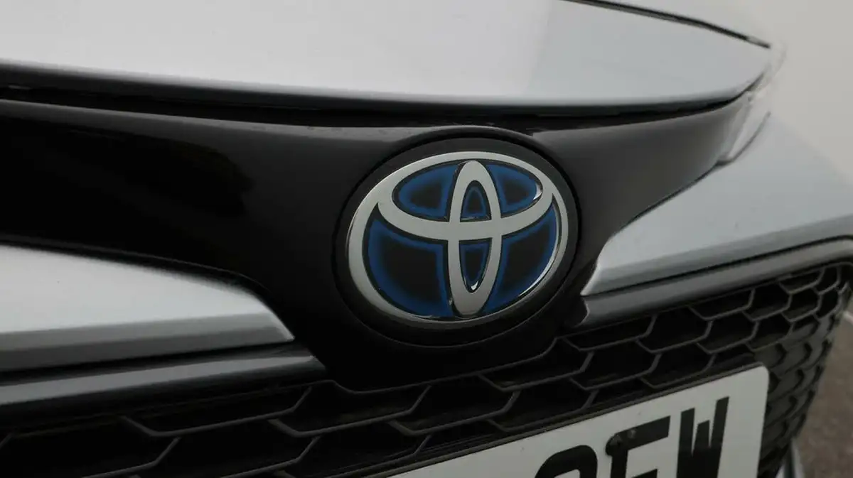 2022-toyota-corolla-18-vvt-i-icon-120bhp-trk-hatchback-5d-big-23