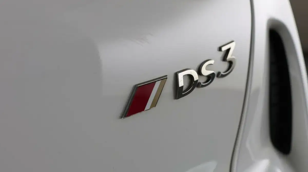 2021-ds-ds-3-crossback-e-tense-performance-line-big-21