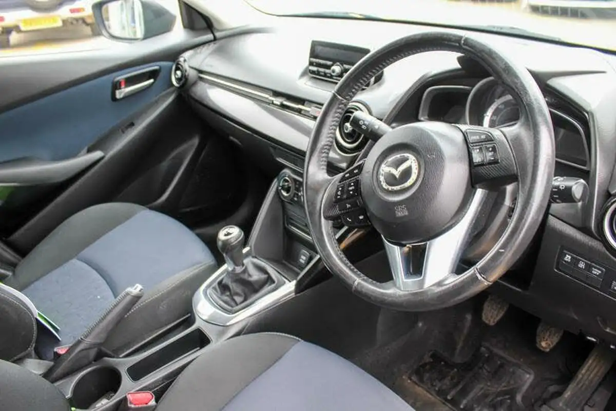 2016-mazda-mazda2-15-se-l-75ps-big-20
