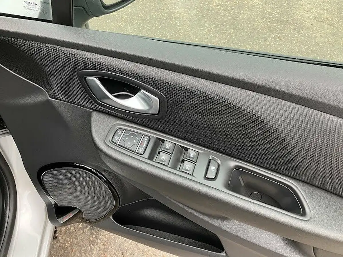 2017-renault-clio-12-tce-dynamique-s-nav-edc-auto-big-16