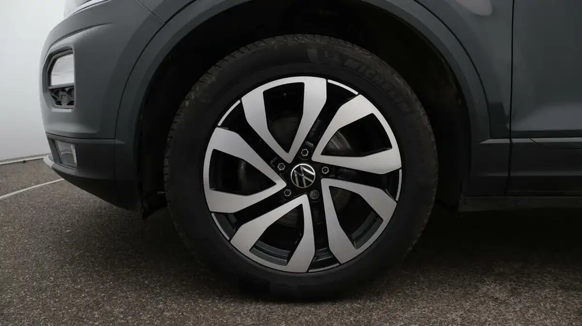 2022-volkswagen-t-roc-10-tsi-active-hatchback-5d-big-18