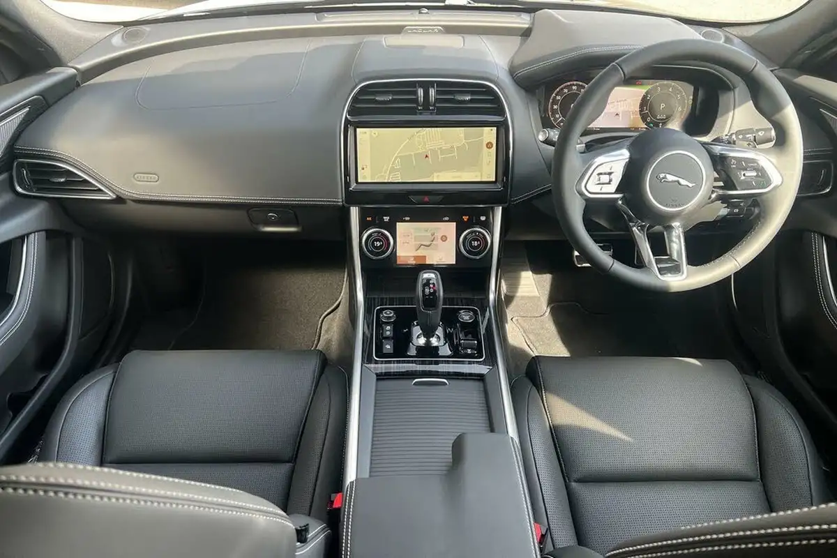 2024-jaguar-xe-20-p250-r-dynamic-hse-black-big-3