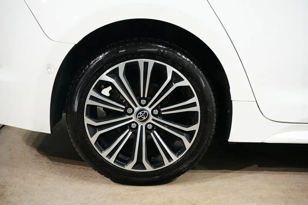 2019-toyota-corolla-18-vvt-i-design-trk-touring-sports-5d-big-17