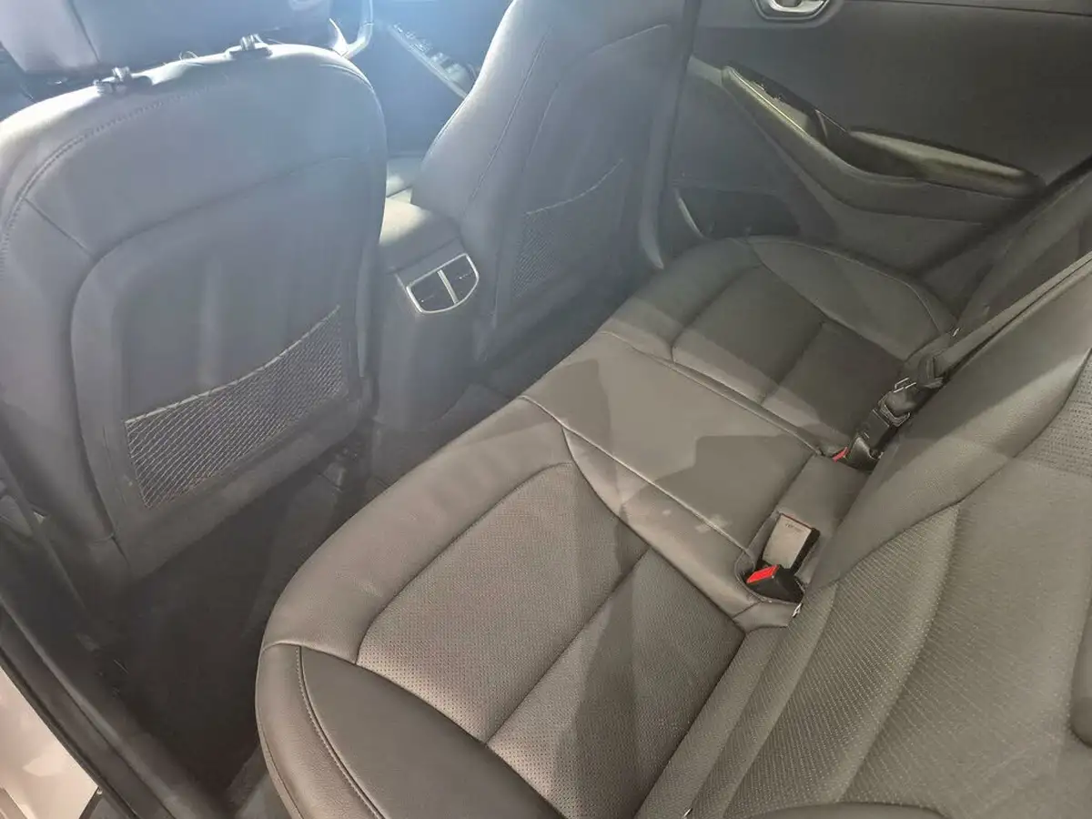 2021-hyundai-ioniq-e-premium-se-electric-100kw-big-18