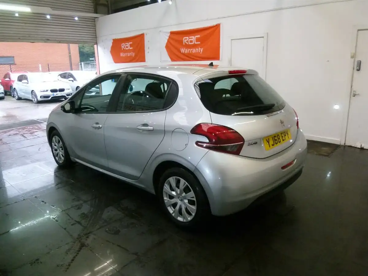 2017-peugeot-208-16bluehdi-access-ac-5d-big-5