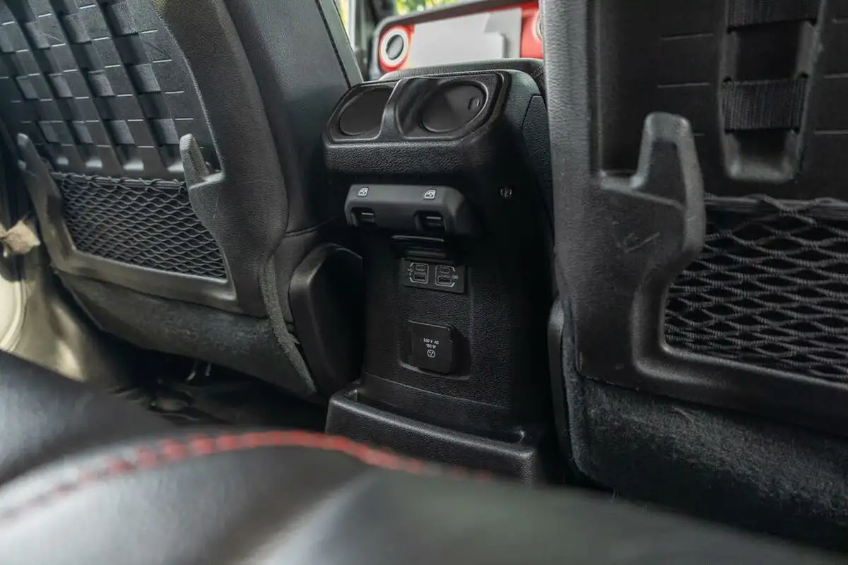 2020-jeep-wrangler-20-gme-rubicon-hard-5d-big-47