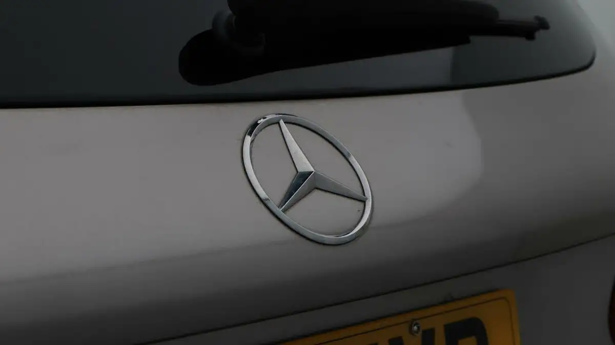 2020-mercedes-benz-glc-class-20-glc300-sport-big-21